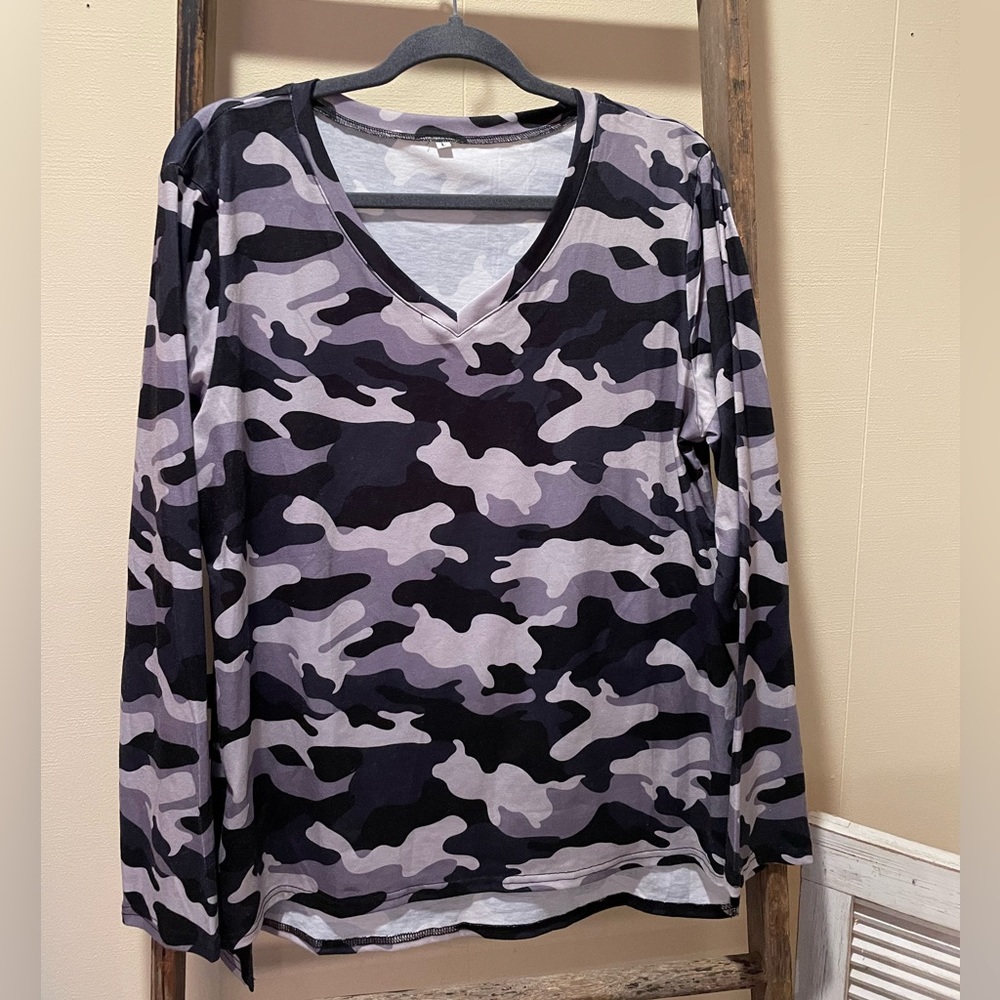 Camo ladies long sleeve v-neck pullover